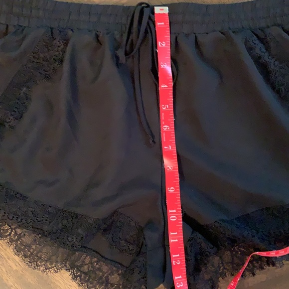 BCBG lace trimmed shorts - Picture 5 of 6